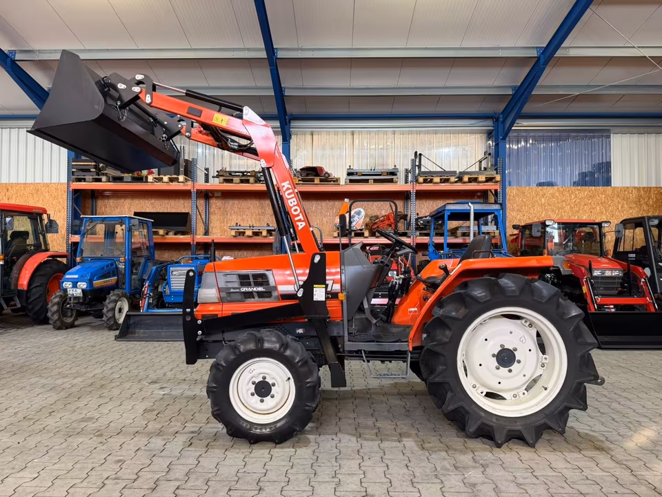 Kleintraktor Kubota GL27 von der Seite
