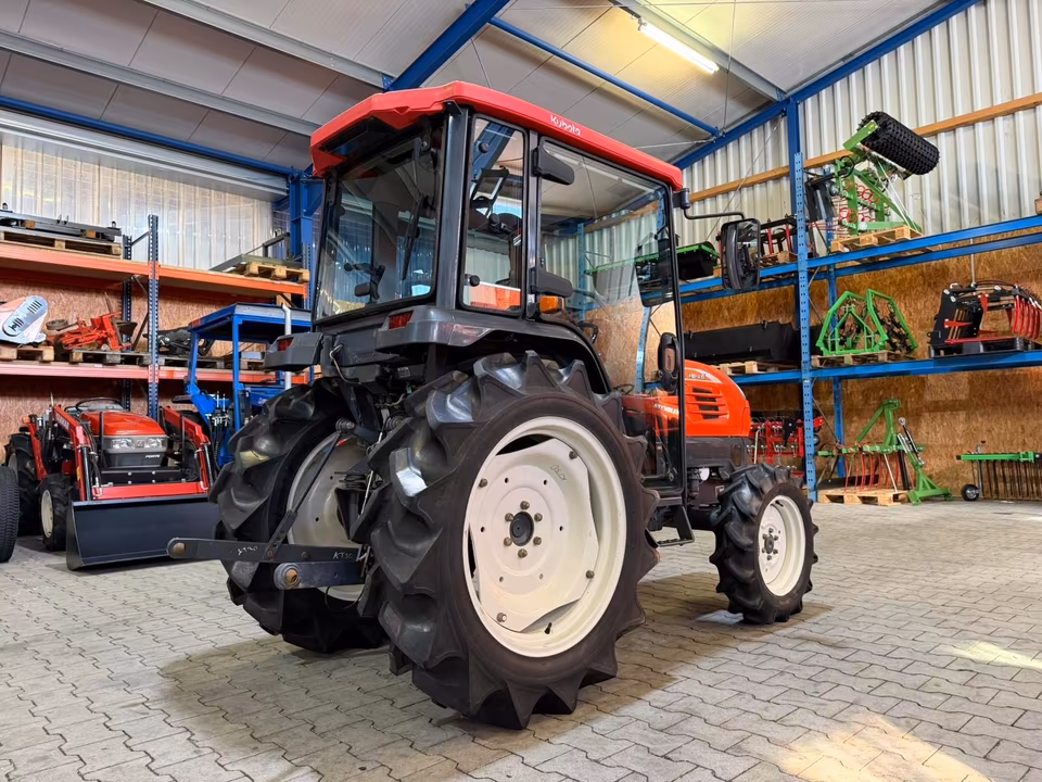 Kleintraktor Kubota KT30 von hinten