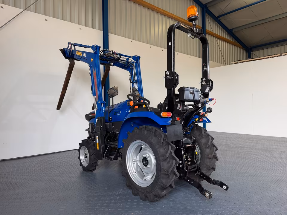 Kleintraktor Farmtrac 22 von hinten