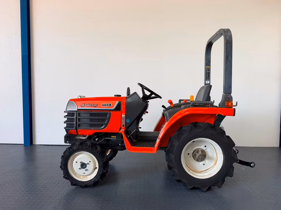 Kleintraktor Kubota GB13 von der Seite