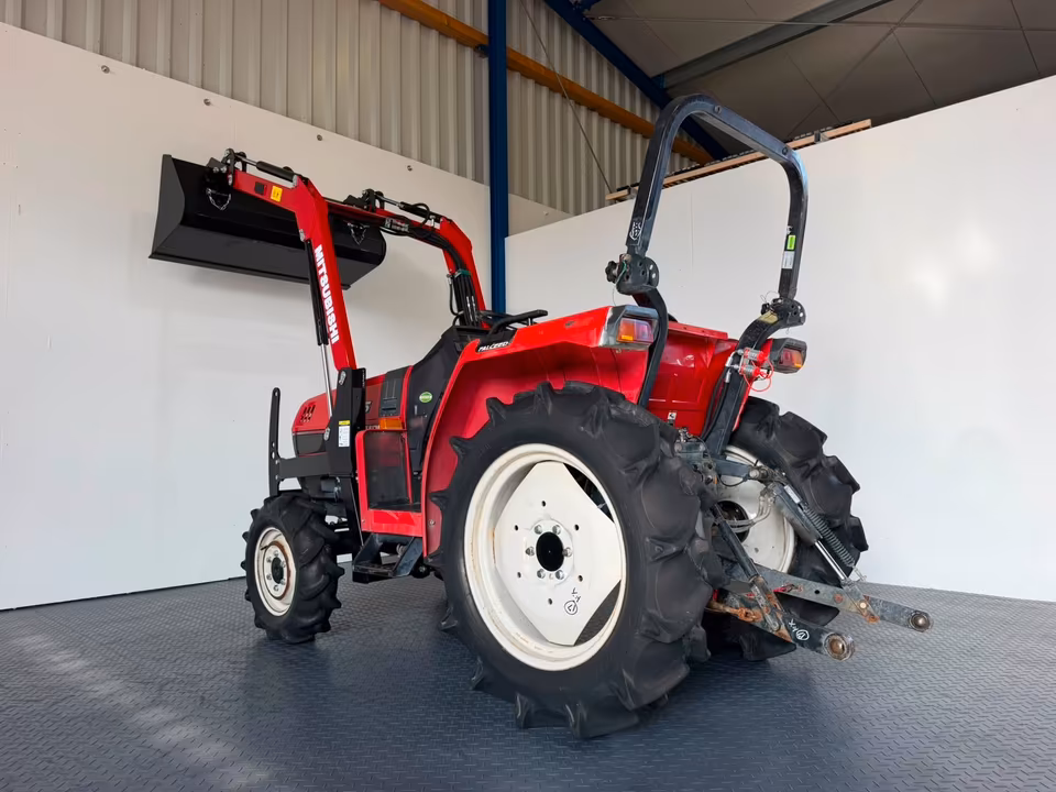 Kleintraktor Mitsubishi MT225 von hinten