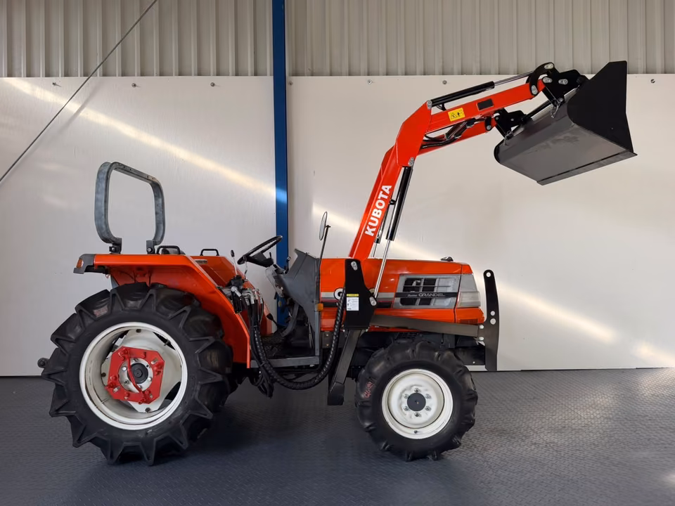 Kleintraktor Kubota GL29 von der Seite