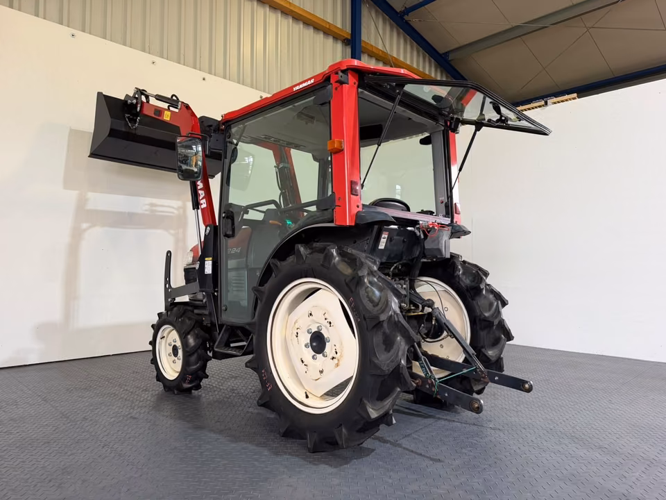 Kleintraktor Yanmar EF224 von hinten