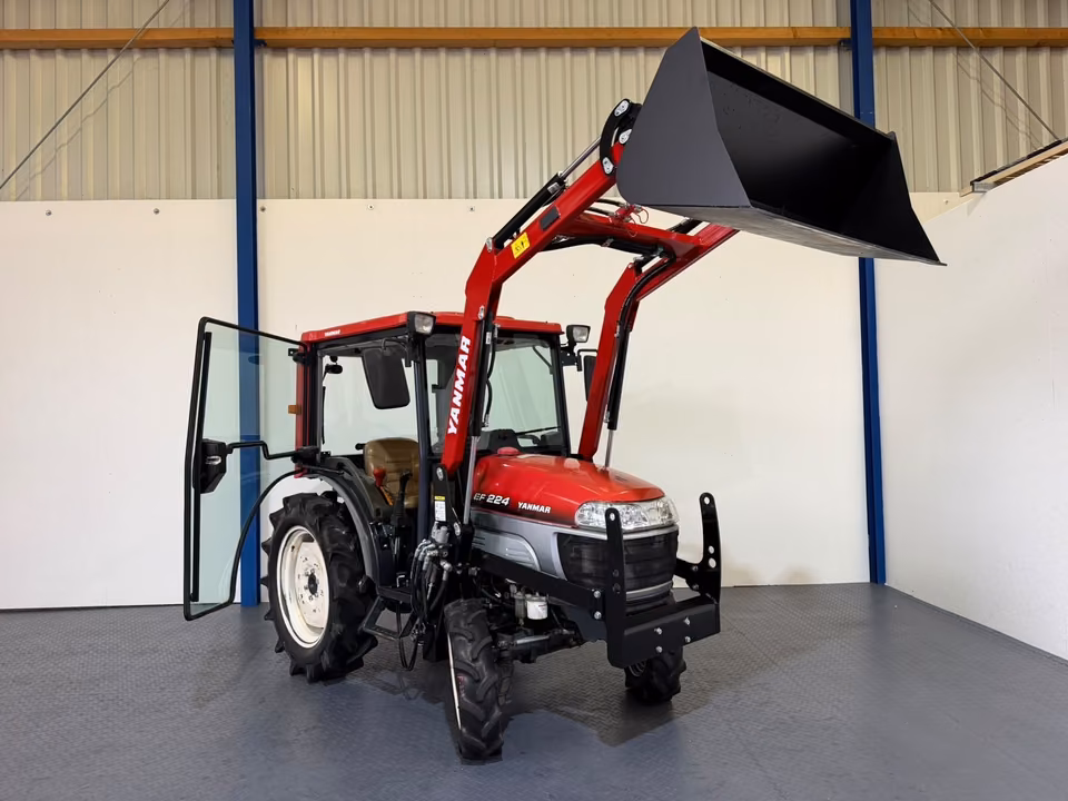 Kleintraktor Yanmar EF224 von der Seite